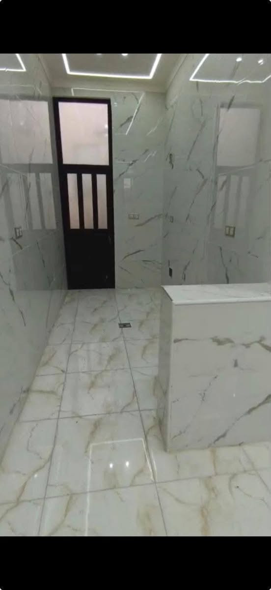 دار حديث فارغ تسليم مباشر
الموقع زوير تقسيم حسين مارينا شارع ١٠م تبليط
مساحه ٢٠٠ متر طابو زراعي
الواجهه ١٠ النزال ٢٠
يتكون من ٣غرف نوم وحده ماستر روم
صاله 
مطبخ حار وبارد
٣حمامات
غرفه سندويج بنل للتانكيات الماء
شلال وحديقه داخليه 
سقوف مغربيه 
ارضيه بورسلين اسباني
الواجهه مرمر إيطالي 
السعر خاص او اتصال
***********
نستقبل كافة العروض التجاريه والسكنيه
