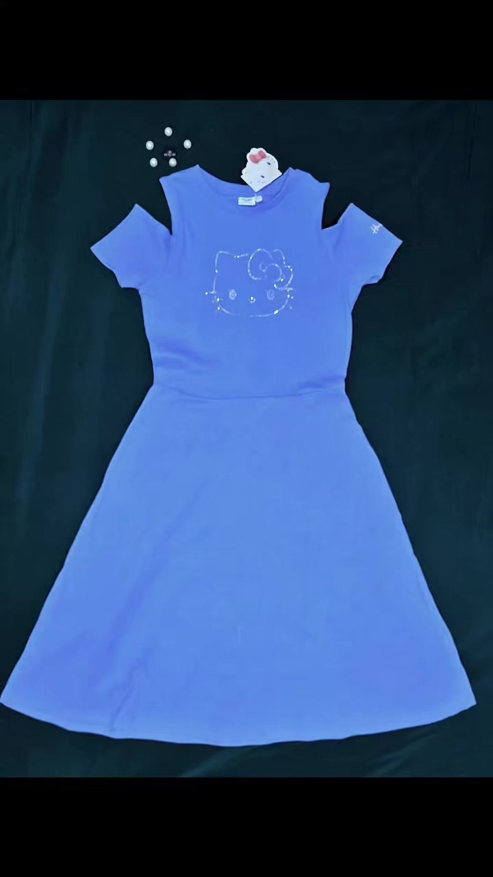 لكل أم تبحث عن التمييز لأبنتها جبنالكم فستان Hello Kitty
يجنن باللبس
القماش قطن ريب ناعم جدا وبارد ليكرا أصلية 
مريح بالصيف ومايحبب
التصميم كلوش مع وجه هلو كيتي يضيف لمسة من الفخامة
القياس من ١٠ سنوات الى ١٤ سنه
السعر ١٥ الف 
للطلب مراسلتنا خاص او عن طريق الواتساب ***********
يوجد توصيل لجميع محافظات العراق
#aynor 
#هلوكيتيً 
#ملابسبناتي 
#فستانبناتي 
#ستايلبنات
