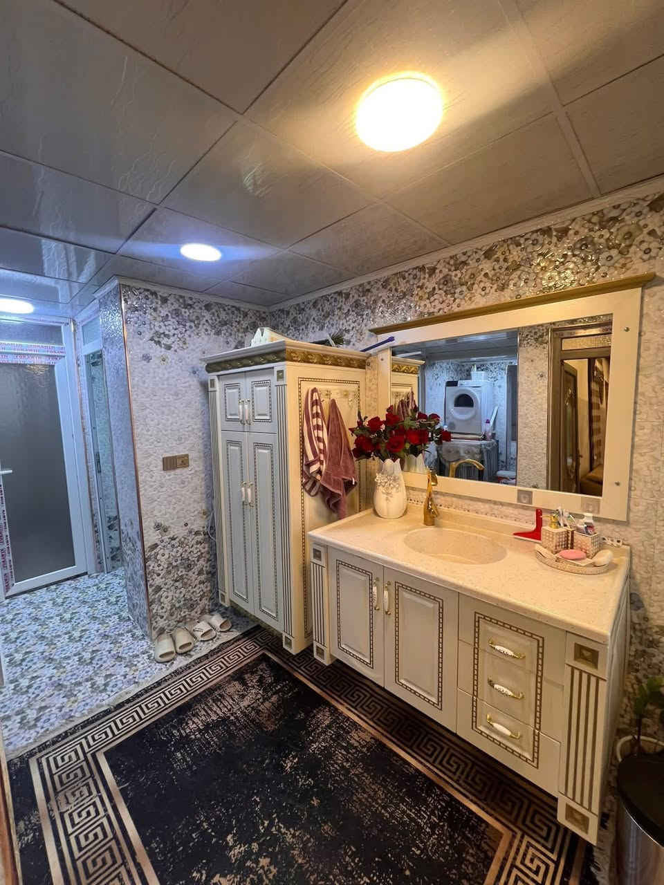 🔥🔥دار للبيع 🔥🔥 

  حي الصديق قرب شارع المشجر 🏠🏠

مساحة 333 متر واجهه 17 متر ✅

شارع تبليط 12 متر 🌹

اتجاه شروق تام 🌅

الدار مكون من طابقين 5 غرف نوم 🫶

مع حديقة 🧑‍🌾 

الدا محدث بالكامل يصلح للسكن 🥰

السعر خاص 💵

للاتصال ☎️

*********** 📞

***********📞

🔥🔥مكتب ياسر الحمداني لتجارة العقارات 🔥🔥

✅✅تابع الصفحة يصلك كل جديد ✅✅
