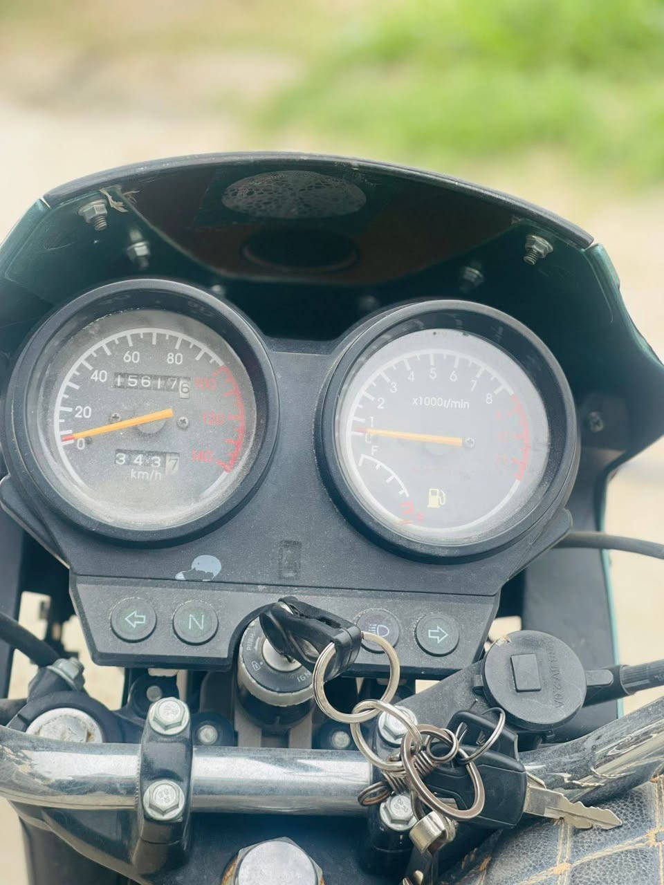 السلام عليكم 
دايوان للبيع مكفولة كفالة عامة 
ماشية 15الف 
سعرها 2300وبيها مجال بسيط جدا 
مكان بغداد قضاء أبو غريب 
***********
متوفر واتساب ورصيد
