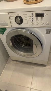 غسالة LG • سعة ٨ كيلو