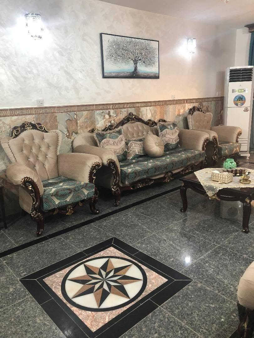 تخم طقم تركي للبيع نظيف جداً جداً
٢ قنفة ثلاثية
٤ كراسي وطبلة وسطية السعر مليون و200


**إذا كنت صاحب هذا الإعلان وتريد حذفه لأي سبب، رجاءا أرسل رسالة إلى الدعم الفني**