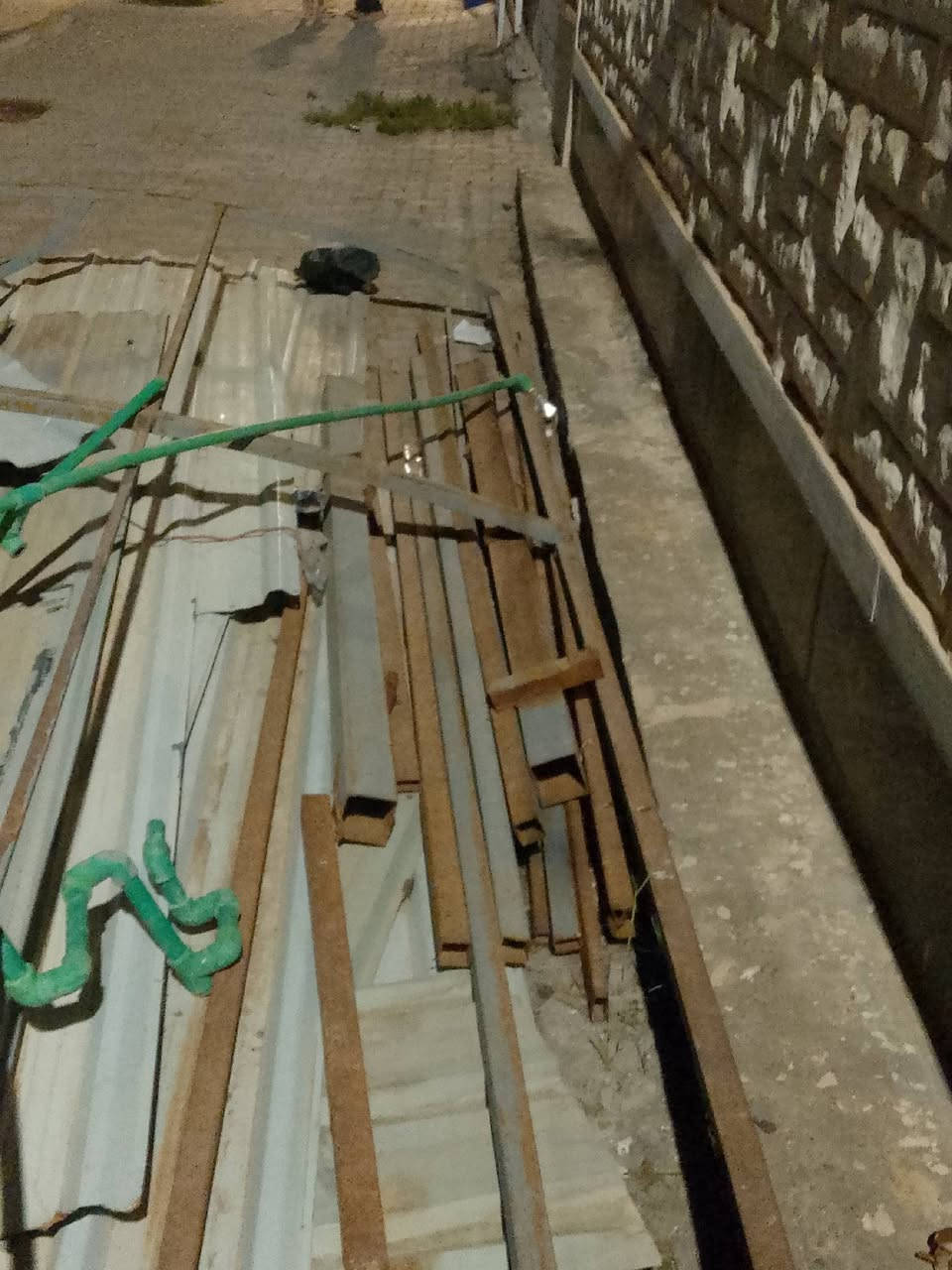 سلام عليكم سقيفه كامله 10چنكوات طول 5متار ثقيل وهيكل كامل بس تنصبه وشخاطات عدد14 (سقايف 2وحده كامله بس تشدها والثانيه مفصخه ) السعر 400 بيهن مجال بسيط العنوان ديالى المقدادية شهربان ***********
