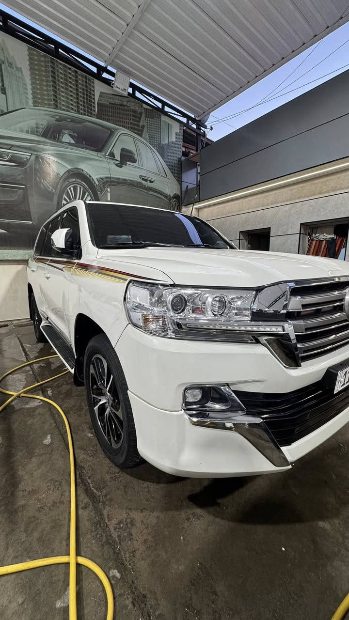 لاندكروزر 2017   6 سلندر بريم أصل رقم بغداد
مواصفات السيارة 
تحكم عن بعد
دي في دي سقف
اناره داخليه 
مري شفط
فتحه سقف
دبل ماوس
حساسات 
كشنات جلد كهربائي …الخ
عداد السيارة 195 الف حقيقي بشرط الفحص
السياره بيها جاملغ بارد و بيها صبغ ربع البنيد ونص الباب الخلفي عكس السايق صور الضربه منشوره 
السياره بأسمي تحويل ثاني يوم
البيع نقدا 
مكان السياره / النجف 
السعر 425

رقمي ***********
