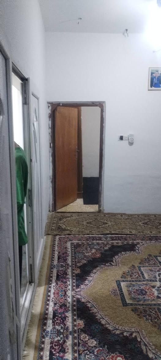 بيت للبيع ٢٠٠م سند ٢٥ طابقين مكون من استقبال ٨* ٤ وصالة ٦* ٥ وثلاث غرف نوم الطابق الأرضي بلوك والسقف صب كونكريت والطابق الأول ثرمستون السعر ١٠٠وبي مجال العنوان شارع السيدة زينب عكد بني تميم عمود ١٠٥ وتنزل للاستفسار الاتصال على الرقم  ***********
