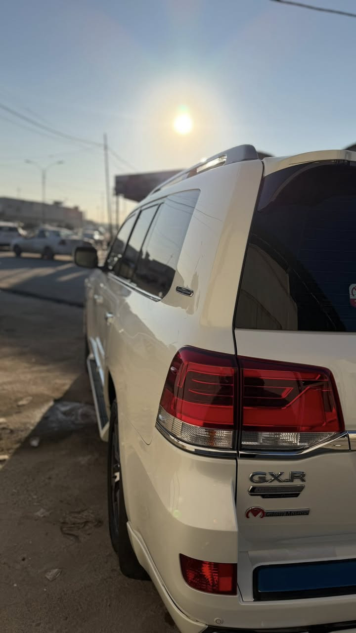 الاندكروز 2020شركة جيهان
باب اول GXR 
محرك 6 سلندر
فول ماشيه 86 حقيقي شرط
مكان موصل 
رقمه أربيل بسمي 
***********
