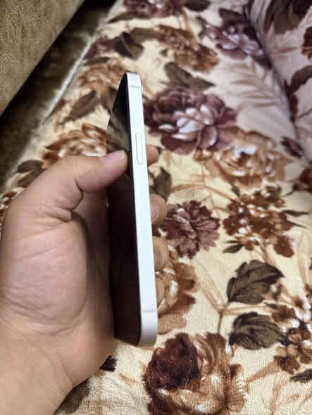 ايفون 13 عادي
ذاكره 128
بطاريه 85
تك سيم لون ابيض
شرط بلادي لامصعد ولامبدل السِعر 400 الف
***********
***********
