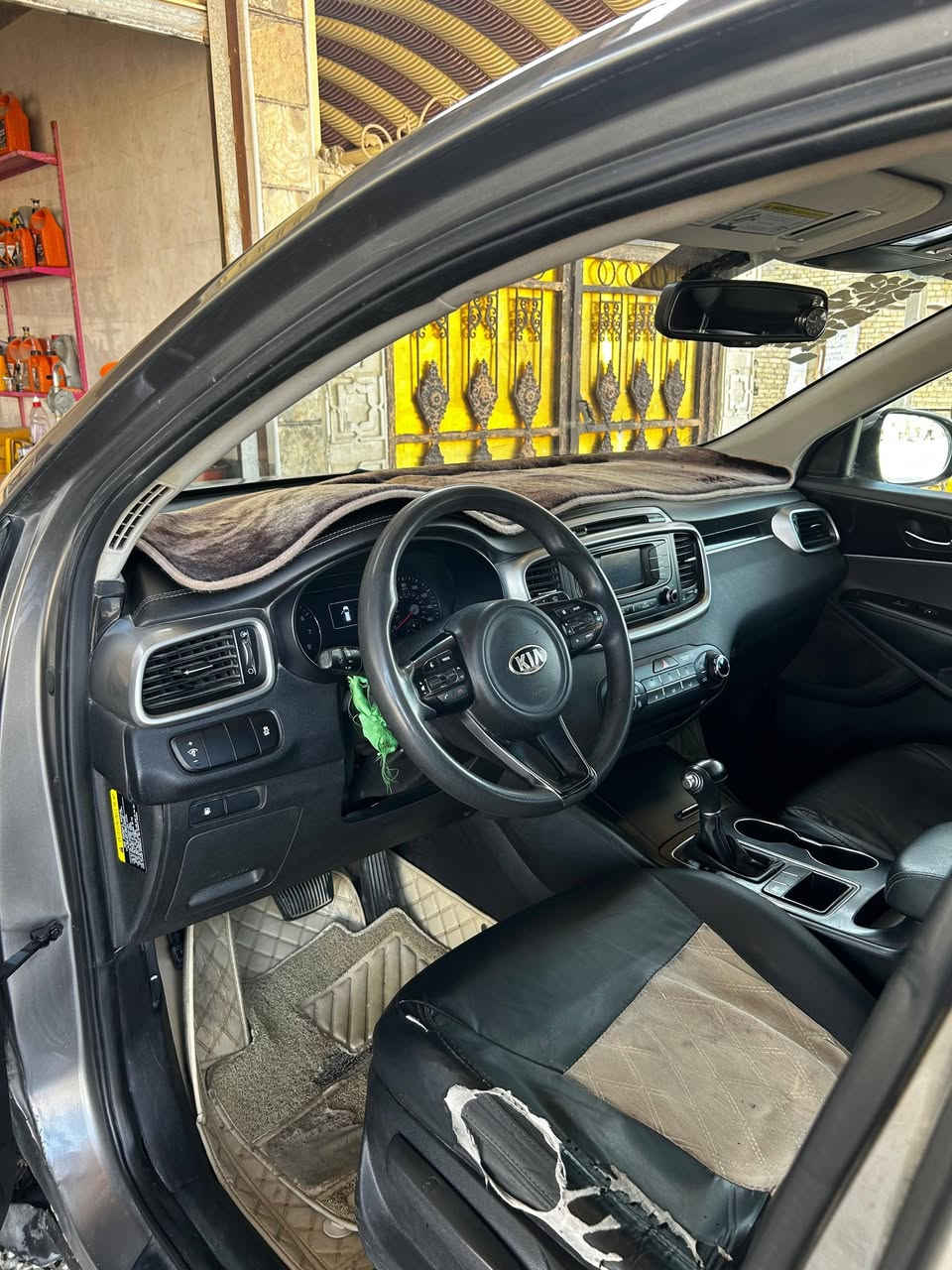 سلام عليكم سورنتو موديل ٢٠١٨. ذي قار حره ضربته جاملغ امامي. ايسر مبدل. وربع من الباب اليسر مال جاملغ راجع علي. مكينته جي دي اي  مكينه وكير وحداديه كفاله. مكلف بل نشر. ***********
