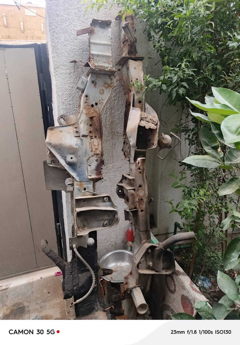 سلام عليكم عندي شواصي كيه بسته ثنين مابيهن شي وعندي ارضيه كامله قطعتين الجوه والفوك هم مال كيه بسته رقمي ***********
