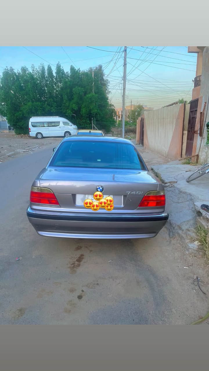 السلام عليكم E38 موديل 95 محدث 2000 كامل سياره جديده بمعنى الكلمه مواصفات الخفاش معروفه سياره بلاديه مصبوغه لجماليه الاستفسار *********** واتس اب
