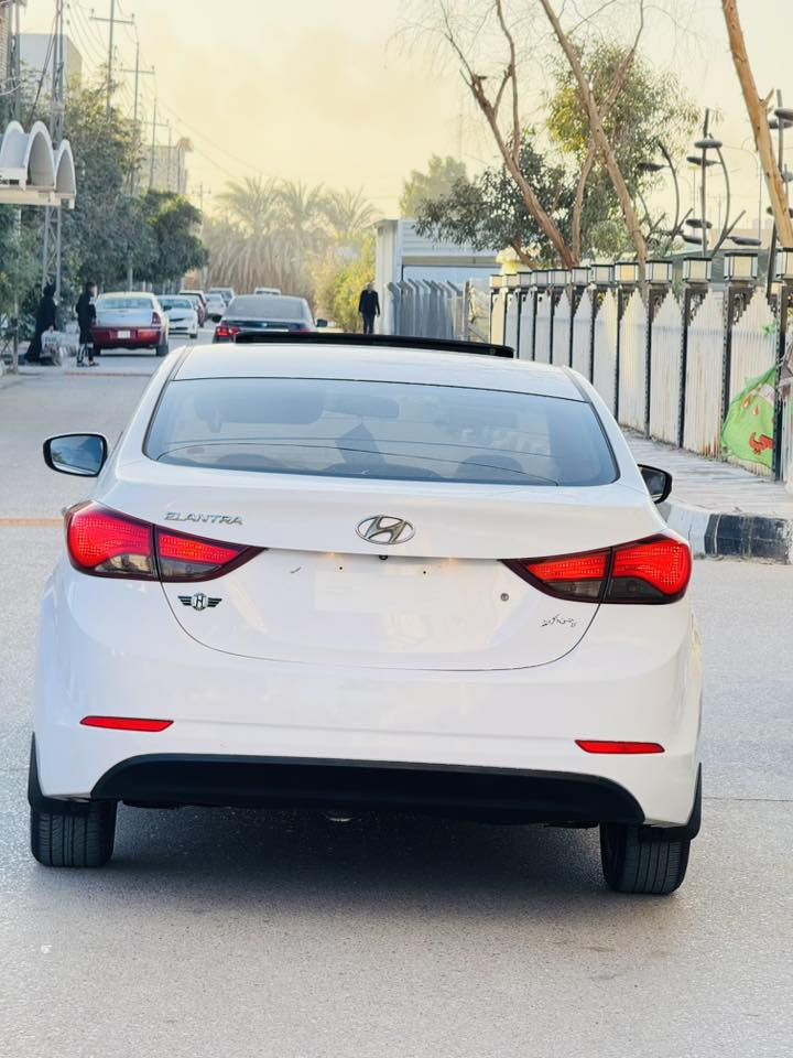 سلام عليكم ورحمة الله هونداي النترا موديل 2015 خليجي بدون حادث سياره كفاله ضربه وصبغ وتبديل محرك 1800 دوش فول مواصفات حره مشروع وطني رقم بصره سنويه جديده سياره ستخدام شخصي جديده وجاهزه العنوان ناصريه المركز موبايل *********** السعر 130 وبي مجال نتصل وبيك خير وتدلل
