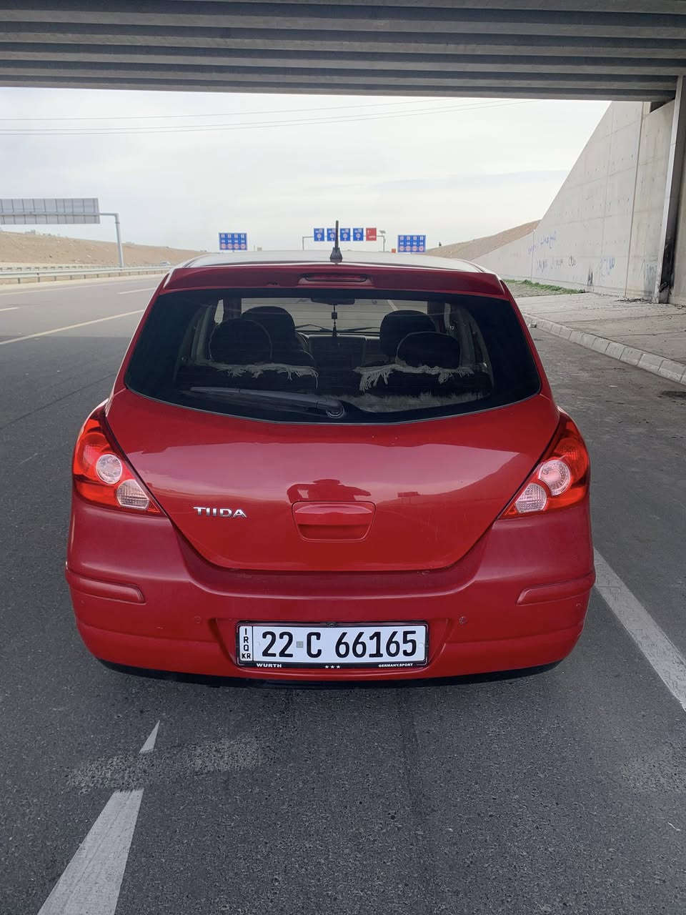 نیسان تیدا مۆدیل ٢٠١١ دوپارجە هەیە بۆیەخ بی شۆری پشت پیش کەپس دوسی جی ساردی هەیە سەیارەکە خاوینە ١٩٠هەزار رۆشتووە *********** 
نرخ ٩٢ وەرقە
