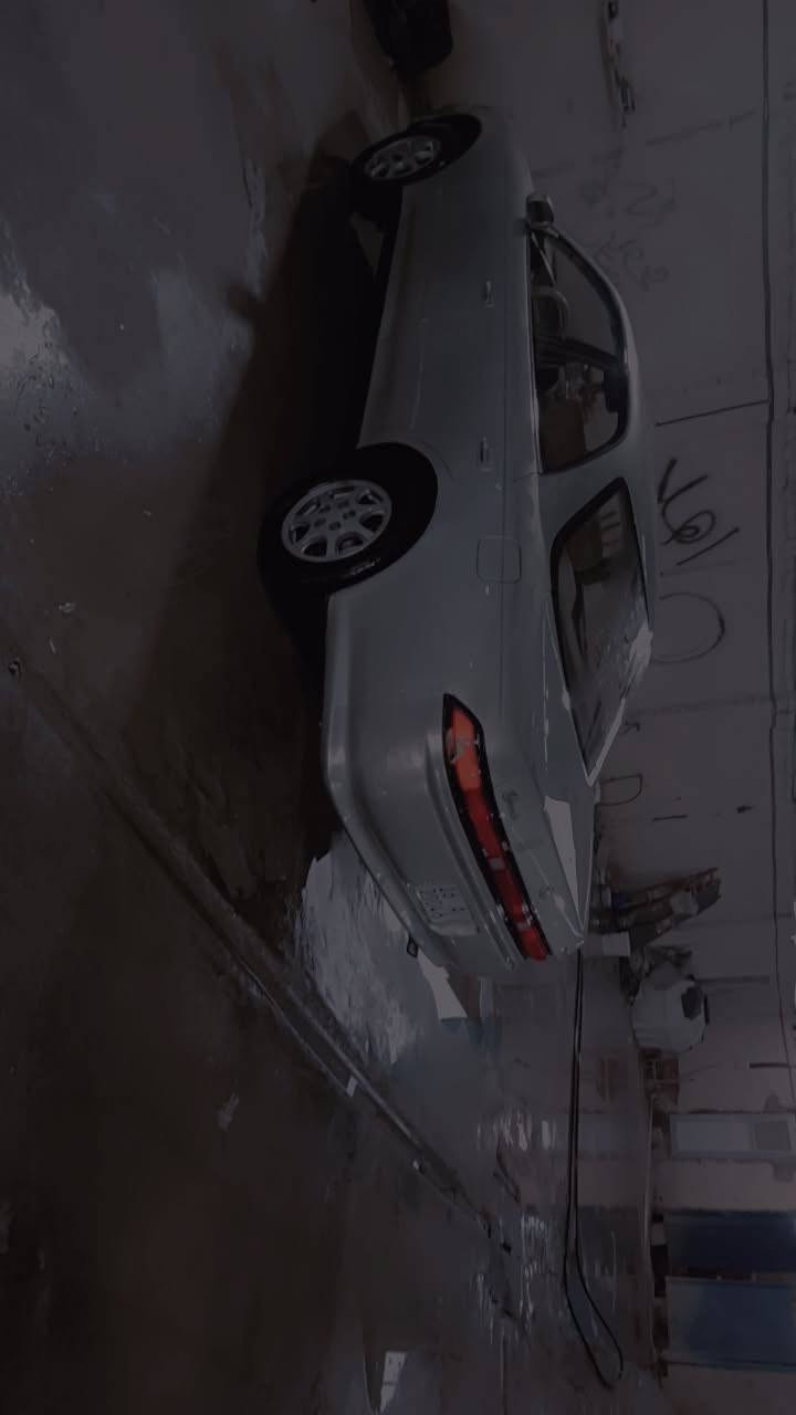 السلام عليكم سياره للبيع مكينه وقير جدد حداديه جديده كفاله عامه***********
