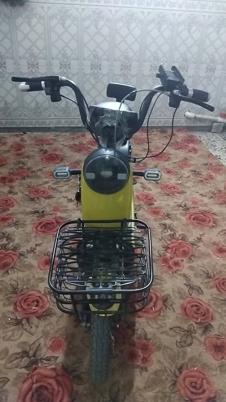 سلام عليكم دراجة شحن موديل 14 دراجة شغالة كاملة كهربايات بيهة كسر ابقاعدة الشاشة سعرهة 200 وبيهة مجال بصيط فقط مكاني بغداد مدينة الصدر الحبيبية رقم ***********
