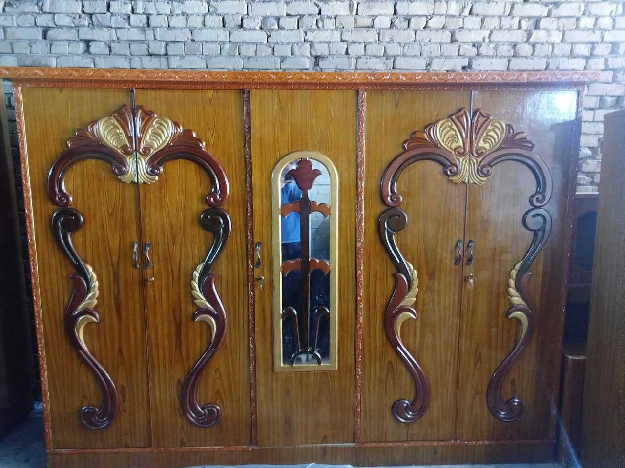 للبيع كنتور 6 باب مع زاوية نضيف بسعر 250 والمعرض 3 متر نضيف حطاطة 125 وبي مجال وغرفة نوم 5 باب كاملة نضيفة 425 وبيهه مجال نضيفة مرتبة ابيع واشتري غرف كاونترات كناتير كلشي اشتري شعندك نزل 
العنوان: بلدروز مقابيل مدرسة الثقافة مجاور انفنتي مول 
للاستفسار: ***********/***********
