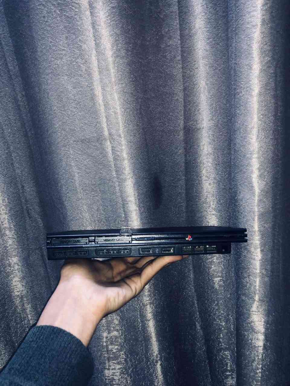 بلايستيشن 2
نضيف نضافه صفر مع يدة و فلاشين خزن و فلاش العاب يحتوي 35 لعبه السعر 50 و بي مجال 
للتواصل واتساب:***********
مكاني كربلاء حي الرساله
