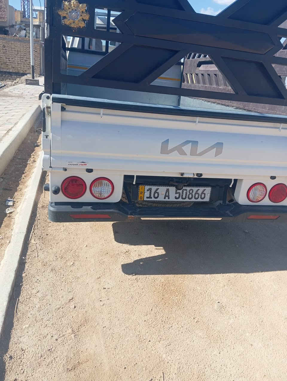 السلام كيا حمل البيع موديل 24 رقم قادسيه مكفولة كفالة عامه ماشيه 25 عقيقي شراي يتصل *********** مكاني رميثه بدون مجر
