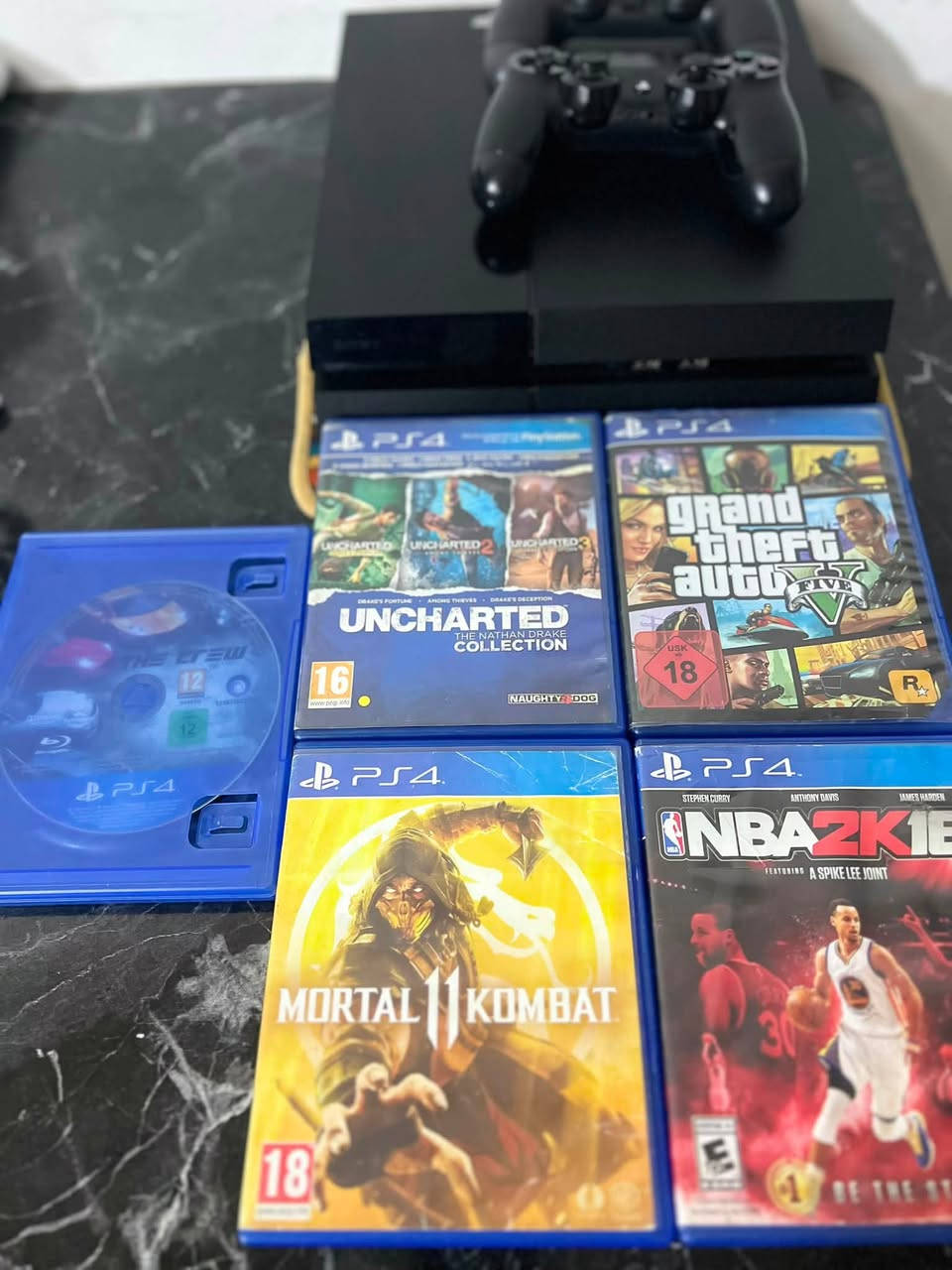 بلايستيشن 4 فات (PS4 Fat) للبيع 🎮
:
 الذاكرة: 500 جيجابايت
 التحديث: نظام 13.50
: الجهاز نظيف وجاهز، مفتوح للتنظيف والصيانة الدورية فقط.

 الملحقات: جوستكات اثنين (يدتين) مع كافة الكابلات.

💿 الأقراص المرفقة (5 أقراص أصلية):

1. GTA V
2. Mortal Kombat 11
3. Uncharted (تضم 3 أجزاء في قرص واحد)
4. The Crew (ذا كرو)
5. قرص لعبة كرة سلة

💰 السعر: 225 ألف دينار عراقي

📍 الموقع: بغداد - الدورة

📱 التواصل: متواجد على الماسنجر، أو عبر الواتساب على الرقم:***********
