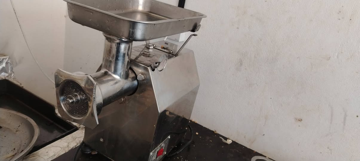 مكينة ثرم للبيع السعر 250وبيها مجال
***********
