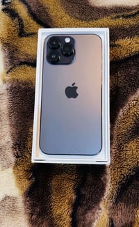 14 برو ماكس 256  بطاريته 84 بلادي مكفول وتر نظافته 100 ملحقاته كارتونه...