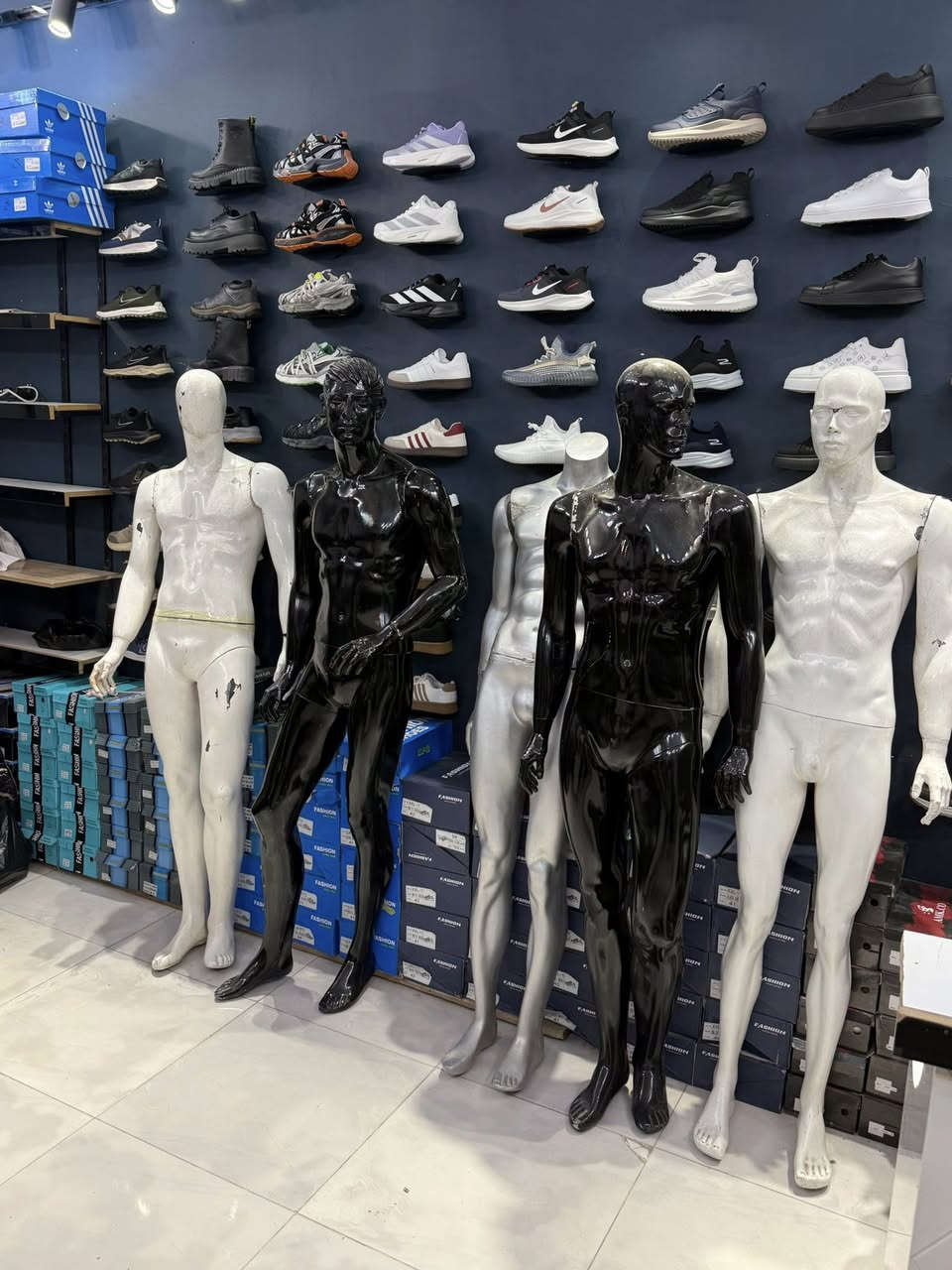 السلام عليكم ملكانات رجالي 5 قطعة ينباعن بيعة وحدة السعر 250 الف 
العنوان بغداد الشعلة شارع 60 
***********
