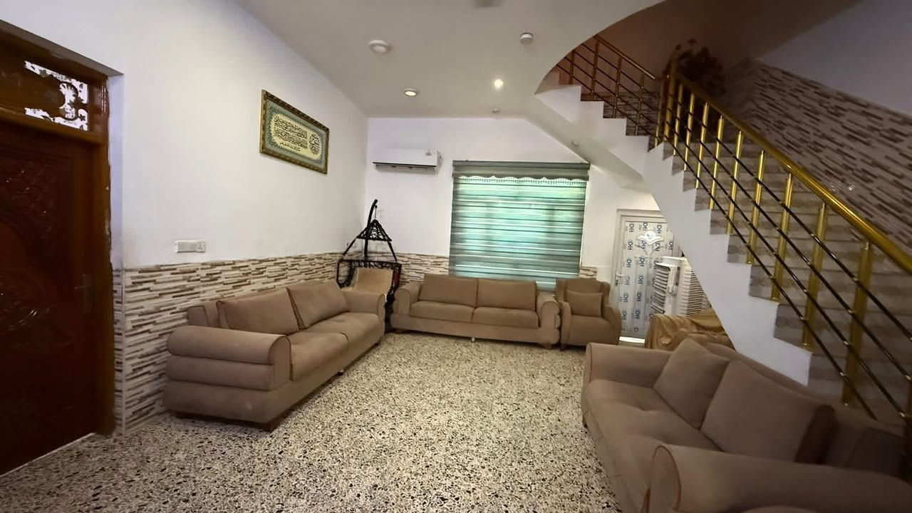 #للاستفسار مراسلة الصفحة🏠 #دار_للبيع طابو زراعي سند 25
📍 العنوان:#الديوانية حي الميكانيك – شارع معمل الغاز
📐 المساحة: 400 م² (10 × 40)
🏠 تفاصيل الدار: ▪️ بناء طابق واحد
▪️ استقبال + صالة + غرفة + مطبخ
▪️ حمام داخلي + حمام خارجي
▪️ صالة بالطابق العلوي
▪️ حديقة كبيرة
▪️ كراج 20 متر
▪️ ممر خلفي بعرض 3 أمتار
▪️ البناء حجر والسقف كونكريت
✨ مميزات: ▫️ موقع هادئ ومناسب للسكن
▫️ مساحة واسعة قابلة للتطوير أو الإضافة
💰 السعر: 115 مليون دينار (قابل للتفاوض)


**إذا كنت صاحب هذا الإعلان وتريد حذفه لأي سبب، رجاءا أرسل رسالة إلى الدعم الفني**