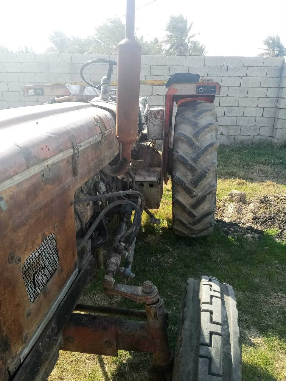 السلام عليكم للبيع بدون سنويه  عنتر 71 موديل 84 تاير حجم 30 ثقالات اماميه هيدروليك ما مفتوح جديد العنوان ديالى كنعان والاتصال على هذا الرقم***********📞
