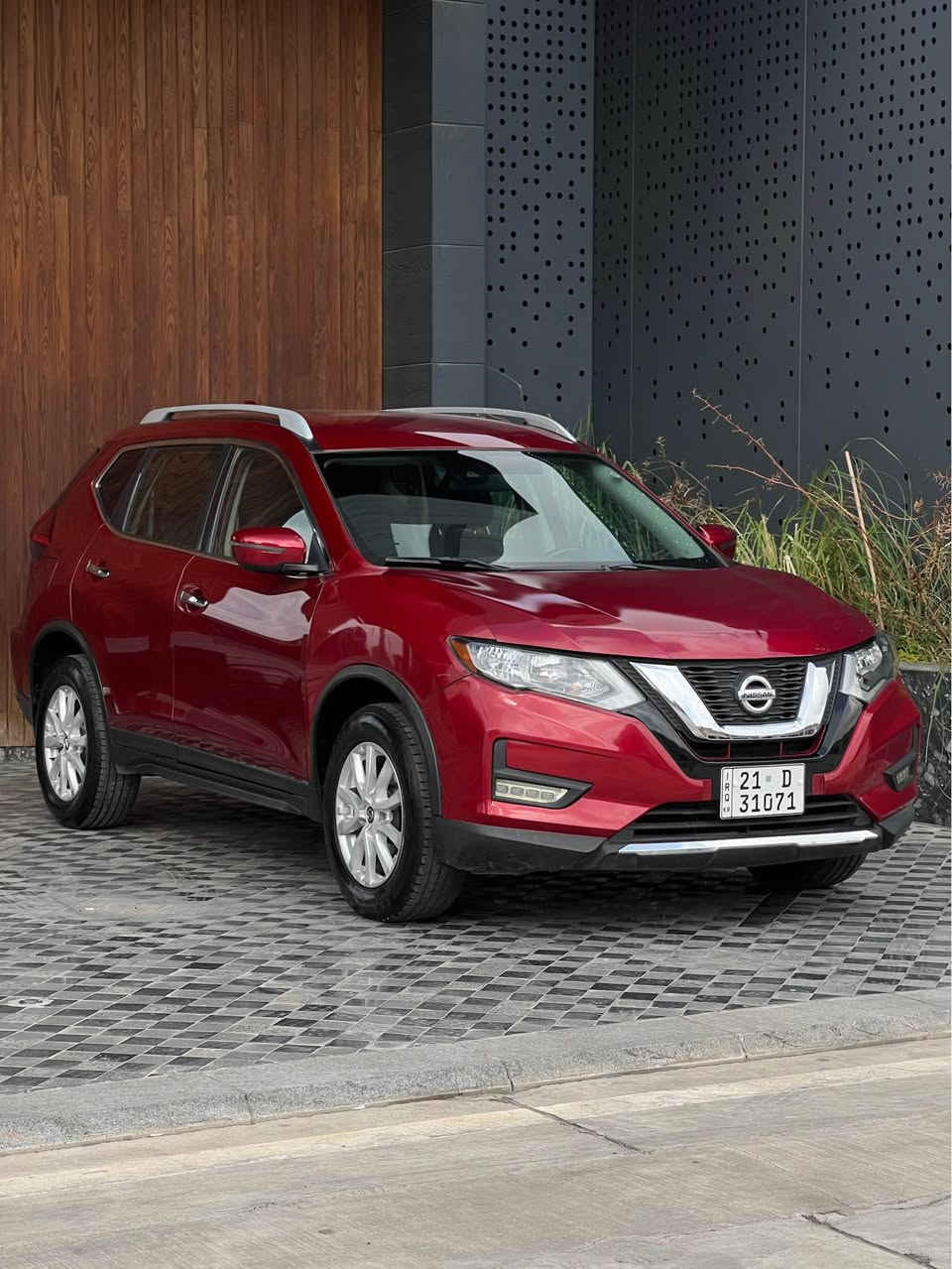 نيسان ڕۆگ ٢٠١٩ 
سه نه وي ره قه م تا ٢٠٣١ تازه يه 
ده بڵ ئە کسل 
کوشن هیتە ر
کامل ڕادار
خه تي جاده ئاوێنە ئیشارەت
سندوق شە فت کارە با
شە غال 
تاقم تايه تازه 
بە شە رتی گێرو مە کینە
جە مە لخ و بۆنیت بۆیاخە بێناوگرتن
ساردو تە عيلي نيه
***********
سلێمانی السليمانية, العراق
