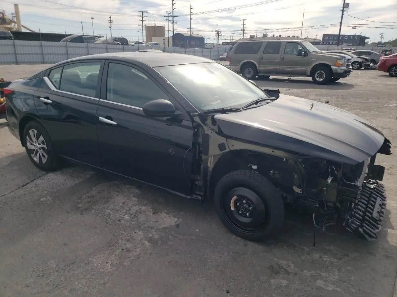 nissan Altima 2024 S
پێش و پشتی کەپسە — ئێرباگی نەتەقیوە 
تەنها چاملوخی پێشەوەی سەکن بۆیاخە - 
دەعمەکەی زۆر زۆر خفیف بەس لێکراوەتەوە چاملوخەکە
 لایتبو سێتی ڕادێتەر هەمووی بیلادیە - ١٤ هەزار میل ڕۆشتووە
ڕەقەم سلێمانی - تحویل غرامە بەشەرت - 
شوێن کۆمپانیای ڕۆژماک 
1N4BL4BV3RN404089

***********
***********

نیسان التیما مودیل ٢٠٢٤ مواصفات اس 
بجم کبس - بدون ارباک ( کل سلیمە) 
فقط جاملخ امامی سکن صبوخ بدون دواخل - 
لایتات سیت رادیتر بلادیە - رقم سلیمانیە جاهز
ماشیە ١٤ الف میل - کیر مکینە بشرط - سیارە مثل زیرو
مکان سلیمانیە - 

1N4BL4BV3RN404089
***********
*********** السليمانية, العراق
