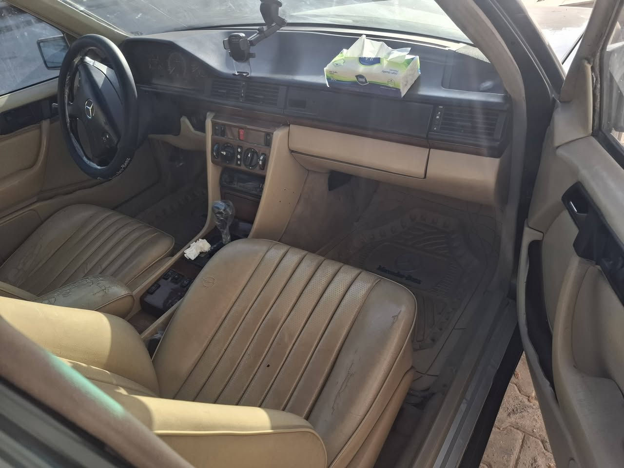 السلام عليكم للبيع مارسيدس موديل ٩١ رقم بغداد انكليزي سياره فول موصفات مكينه بلاديه السعر ٦٢ وبيهه مجال مكاني نجف مكلف بالنشر للاتصال ***********
