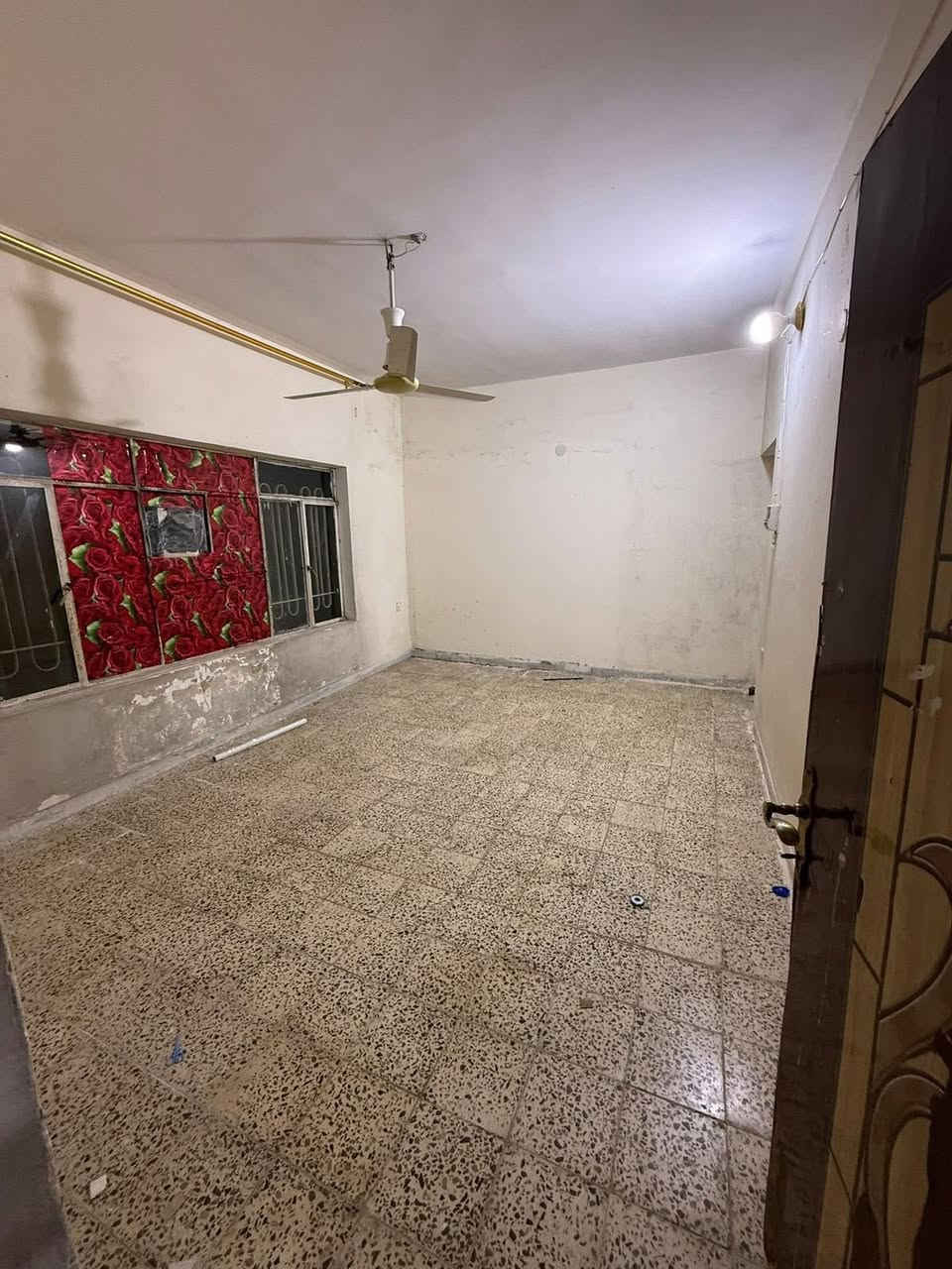 #للايجار في السيدية 

مشتمل طابق ارضي 
مساحة ١٥٠ متر 

يتكون من 
غرفه نوم  كبيره غرفه صغيره
مطبخ 

خدمات صحية 

السعر ((( ٥٠٠ الف دينار )))

للاستفسار الاتصال على الارقام التاليه 

***********

***********

***********
