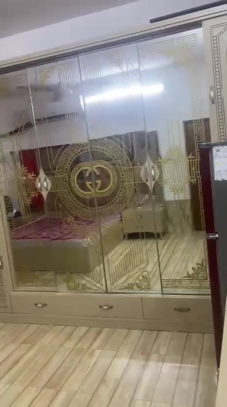 سلام عليكم غرفه مستخدمه شي قليل سعر 900وبي مجال الاستفسار تصال ***********
