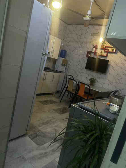 سلام عليكم بيت بلمشتل
دار للبيع جاهز للسكن نظيف
طابو ملك صرف مساحه ١٠٠ متر 
واجهه ٧ بيه مدخلين 
الطابق الأول هول ومطبخ وحمام وصحيات ومنور وحولي 
طارمه واسعه مع حديقتين صغار
الطابق الثاني غرفتين وصحيات وبالكونه من جهه الغرفه
الطابق الثالث غرفه وسطح 
سعره 200وبي مجال
