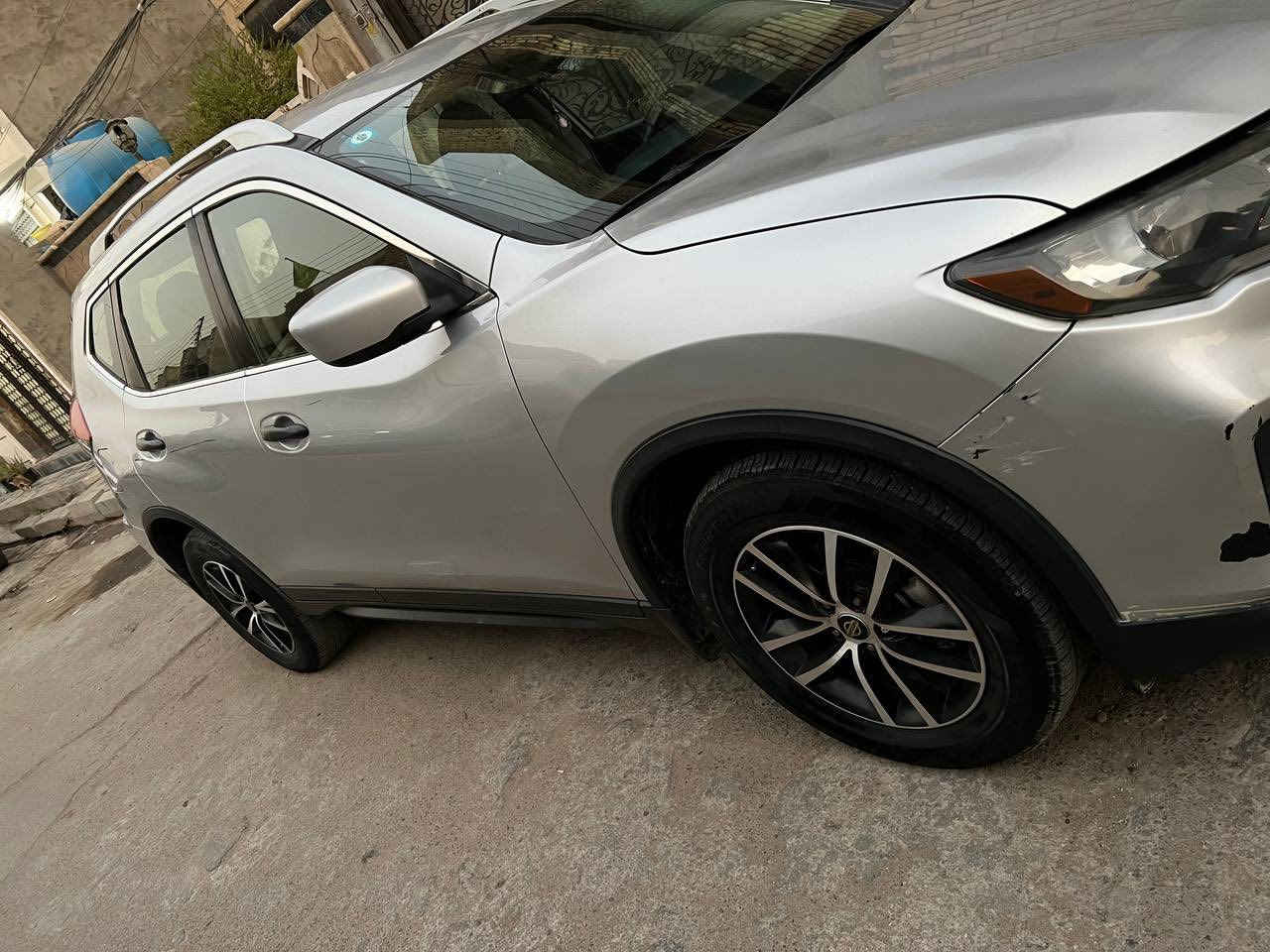 السلام عليكم 
نيسان روج 2018  محرك 2500 وارد امريكي
ضررها خفيف جدا جانبي جاملغ خلفي فقط ومتعدل على البارد بدون صبغ 
وبارد بالجاملغ الامامي 
مواصفات شاشة وكار بلي
رادار امامي وجانبي
حساسات خلفية وكامره
وتحكم ستيرن
الايرباگات كلها سليمة 
وباقي المواصفات المعروفه
ماشية 98 الف
رقم بغداد 
السعر 154$ وقابل للتفاوض
 ***********
مكاني بغداد الدورة
