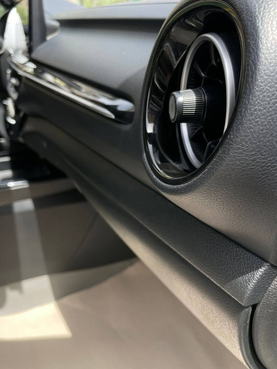 كي موديل 2022 فول موصفات بيه مكفوله من الصبغ بيه بس بار باب السايق وشويه بل دور مال جاملغ الخلفي ماشيه 60 الف تبريد ثلج تخم تاير مايزه الي شي
السعر 128 وبيه مجال قليل مكان السياره بل نجف شارع المطار الجديد
رقم الموبايل ***********
