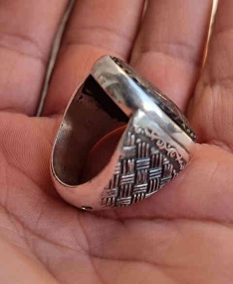 عقيق يماني كرز الكرز  خامه درجه اولى حر غير معالج طبيعي قشر اسود مخطوط خط يدوي المبدع محمد همداني امضاء رفيع 
🔥علي مع الحق والحق مع علي 🔥
🔥نادي عليآ مظهر العجائب تجده عونآ لك في النوائب كل هم وغم سينجلي بولايتك يا علي يا علي يا علي 🔥بصياغه يدويه ثقيله للبيع مكاني بغداد يوجد توصيل إلى جميع المحافظات للبيع فقط فقط أحبتي الغوالي ما اراوس بس ابيع 
***********
