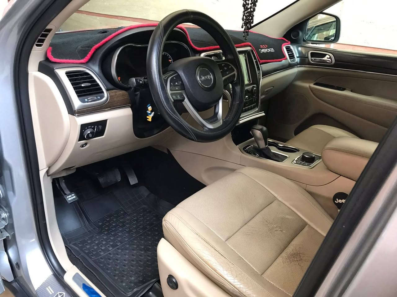السلام عليكم للبيع
جيب جراند شيروكي 2017 🚘

━━━━━━━━━━━━━━━

📌 المواصفات الأساسية:

* Jeep Grand Cherokee موديل 2017

* محرك (3.6L (V6
* دفع رباعي 4x4
* تشغيل بصمة
* دخول ذكي
* شاشة وسطية Uconnect
* كاميرا خلفية
* بلوتوث / USB / AUX
* مثبت سرعة
* حساسات أمامي خلفي
*رادار خلفي
* مقاعد كهربائية
* مقاعد جلد
* تدفئة وتبريد مقاعد ومقود
* مودات قيادة 
*تشغيل عن بعد
*جنطه كهرباء
*فتحه سقف بانوراما 
*مقاعد خزن
- ماشيه 90 الف ميل 
━━━━━━━━━━━━━━━

السيارة وارد خليجي
رقم بغداد
📍موقع السيارة: بغداد
💰 السعر: 205
📞 للتواصل: ***********
