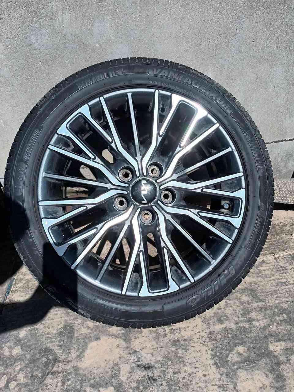 سلام عليكم أخوان 
 تخم ويل قياس 17 + 3 تايرات 225/45/17 
تايرات إنتاج 2025 الأسابيع الأخيرة 

***********
