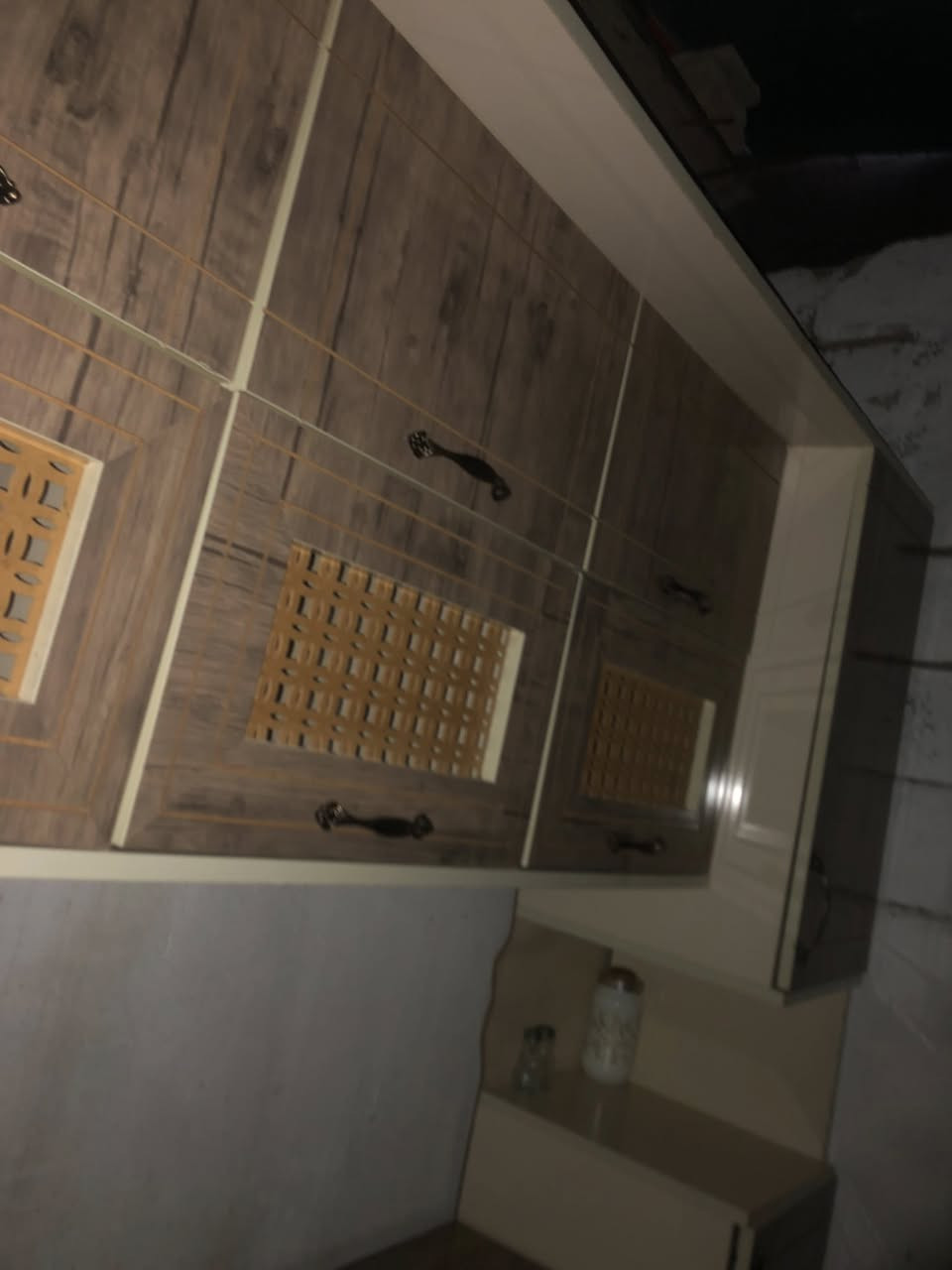 كاونتر للبيع جديد طول ٢متر والسنك ١ونص مامستعمل شي قليل مابي اي شي  فقط السنك مفطور  مامأثر شي مايندي مي السعر ٤٥٠ الف بي مجال الاستفسار ***********
