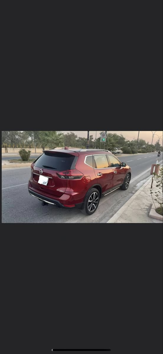SL ‎نيسان روج 2018 مواصفات فول 
بانوراما ويل 19 كامرات مُحيطية 4 صندوق كهرباء 
مقاعد جلد شاشة نُقاط عمياء تدفئة مقاعد وستيرن 
وضعية ايكو و سبورت رادار امامي 
رقم جديد سنوية جديدة لحد 2030
ماشية 62 ميل 
حادثها البنيد وشوية من الجاملغ 
سعرها 170 مع المجال 
المكان ديالىٰ خانقين رقم سليمانية 
رقم للتواصل:***********
