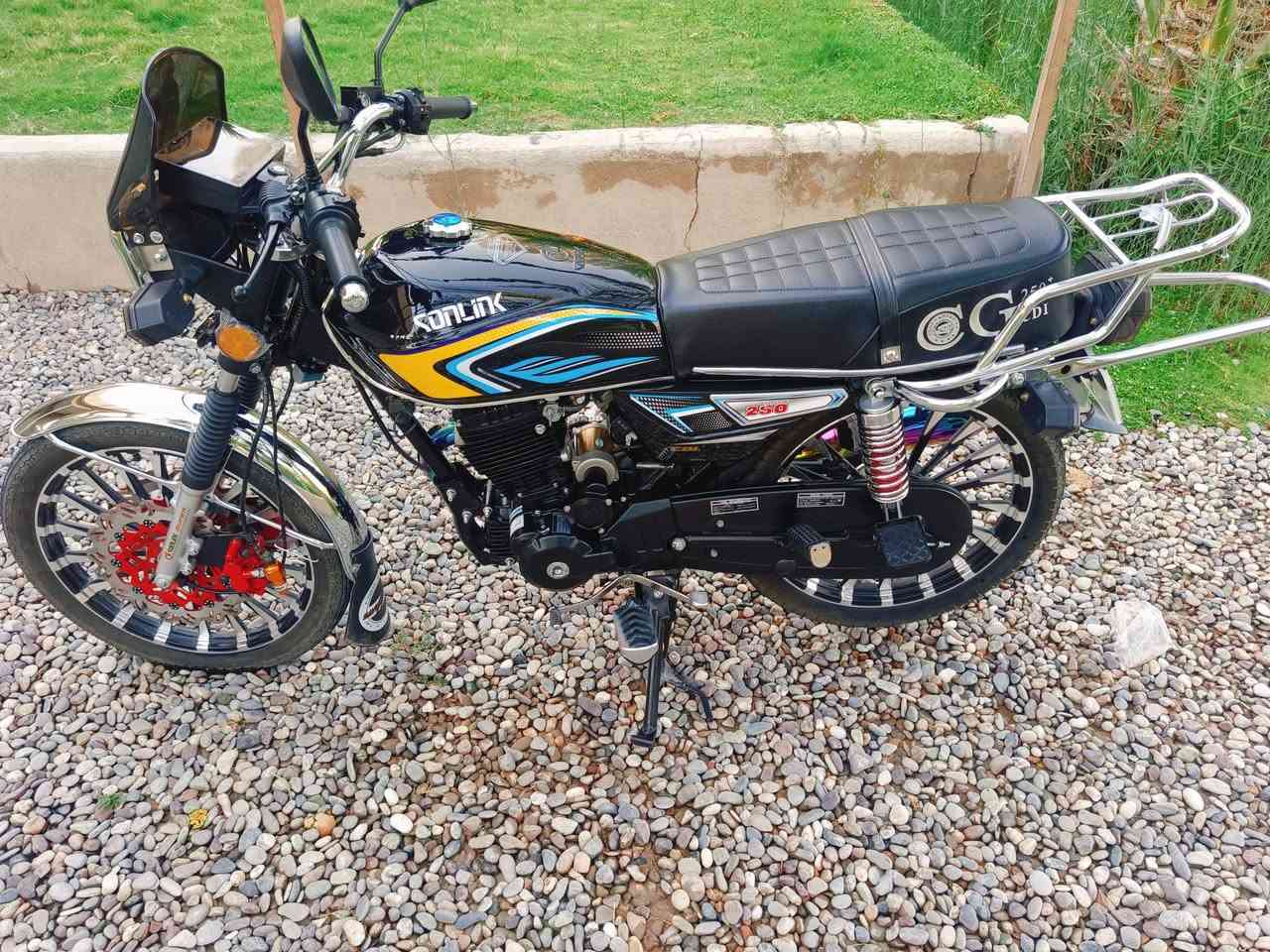 للبيع سونلنك الاصلي 🔥🏍️🏍️🏍️
*محرك 250Cc.

*ضاغطه وزنجيل

*دبل دسك 

*موطور بعده جديد ماشي اقل من الف 
موطور غني عن التعريف 
نشاط فول 🔥🔥

***مكان الحويجه الحلوات 

السعر مليون و150وبيه مجال 
*********** وخاص موجود 

ملاحظه الموطور صارلو اقل من شهر مستخدم 
مشدود يوم 25بالشهر السادس
