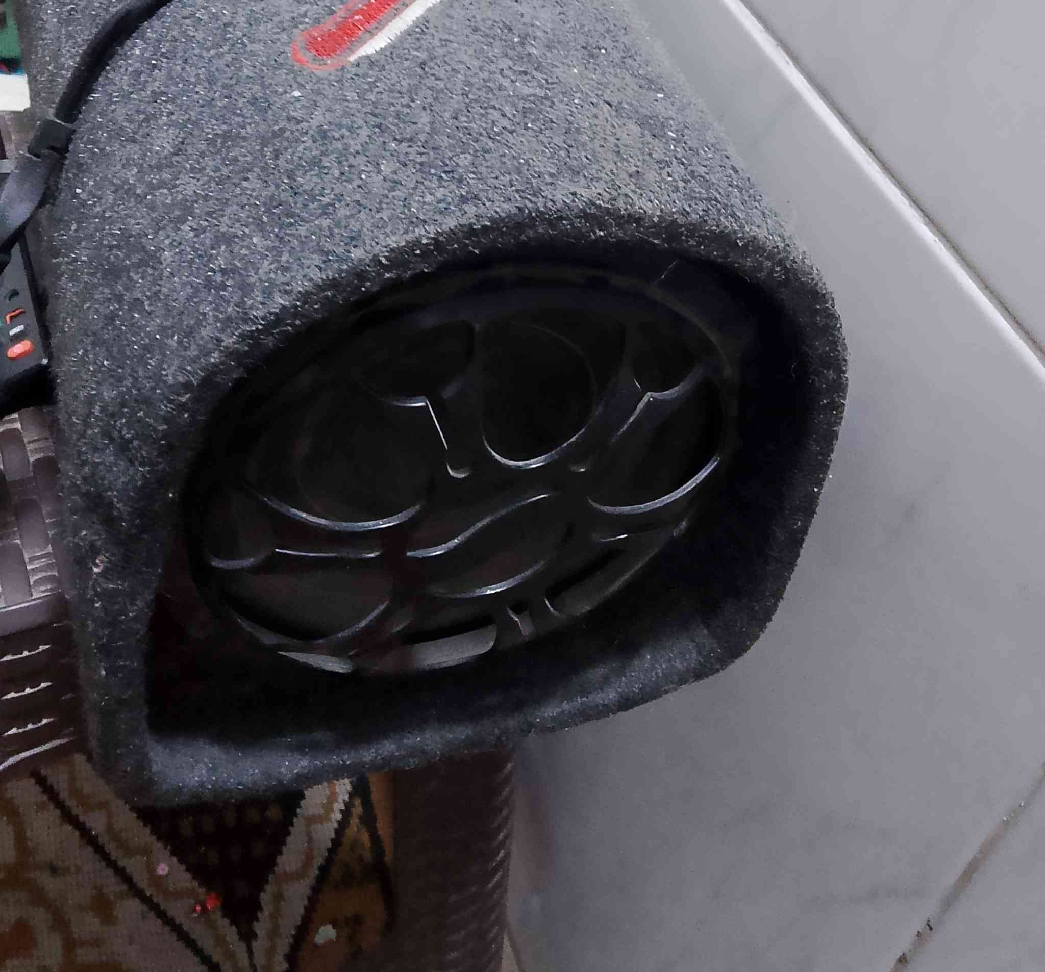 سماعه مال تكتك مال مناسبات
بيه بلوتوث و هواكس هم سعر 30 الف مكاني جريخي 

***********
