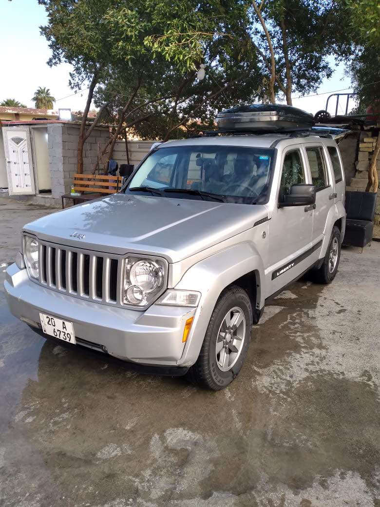 جيب لبرتي 2008 
وارد امريكي جامغ اليمنه بدون دواخل وبيهه صبغ اثر جراد 
صدر امامي خلفي جديد تخم تاير باتري جدد مكينه كير اكسل بشرط للبيع ب92 وبيهه مجال بسيط مكان بغداد للاستفسار *********** بغداد, العراق
