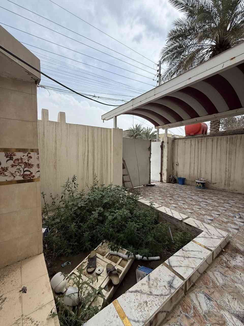 دار  للبيع المساحه  150 متر

الموقع: منطقه دخل المحدود مقابل مدرسه الهدايه / موقع دار ممتاز قريب ع شارع نخيل

البيت  🏠 فارغ حاليا جاهز السكن تستلم مفتاح 🔑 نفس اليوم

طابق الارضي : يحتوي ع استقبال و مطبخ و غرفه نوم وهول وصاله وصحيات داخليه وخارجيه

طابق الثاني: غرفتين نوم وصاله

     مراجعه    مكتب ابن شيحان للعقار 

المحامي مالك شيحان***********

عزيز  الدليمي ‭ ‭0774 031 1387‬

ملاحظه : سند جديد وكاله عامه تحويل مباشر
