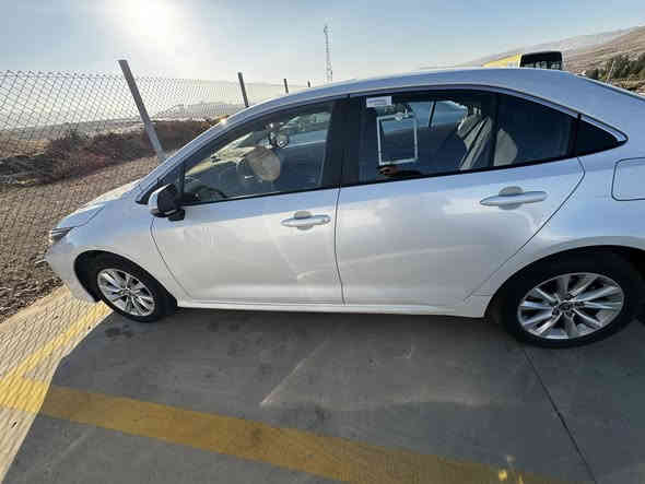 كورلا خليجي شركة جيهان موديل ٢٠٢٣ فول
فتحه سقف بصمه تشغيل بصمة ابواب  مري شفط كيجات الكتروني باقي مواصفات معروفه 
سياره مدوشمه داخلها بلاد لونين
السعر ١٧٦ ومجال بسيط 
***********
