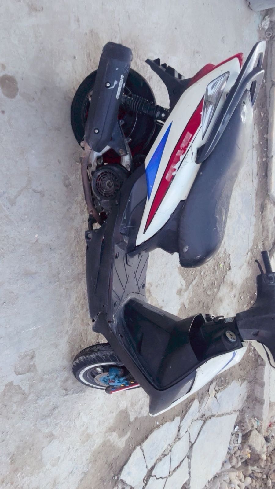 دراجه ثعلب كهربيات شغاله سلف هندر الدراجه خير من الله عوزها بس تنضيف كابيرتر السعر (400) بيها مجال البلديات ***********