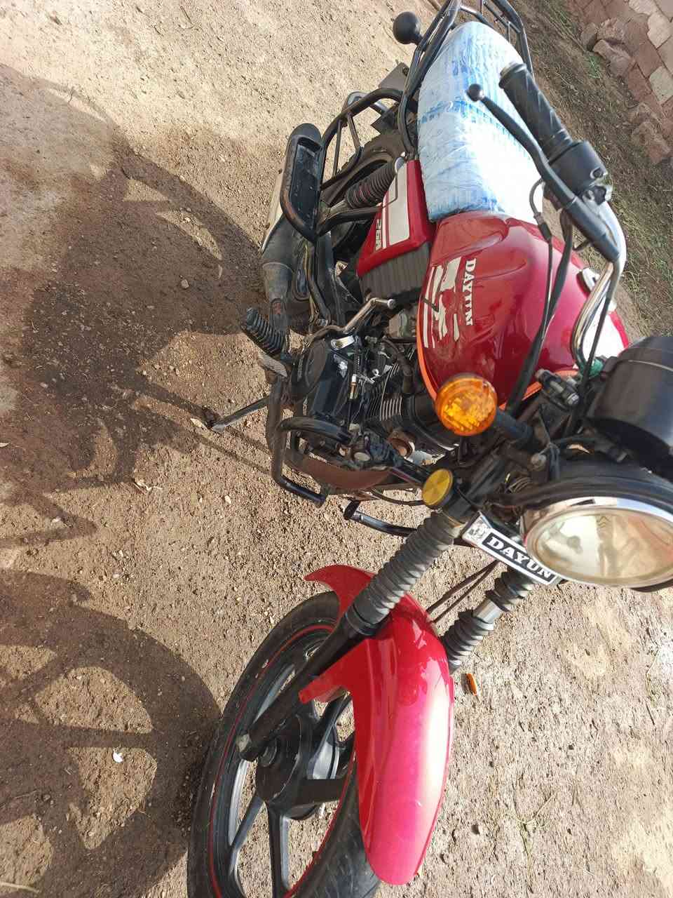 سلام عليكم شباب البيع دراجه دايون موديل 2019 وراق سكنر 5 مابيهة كل نقص مفتوحه مرة  وحدة فقط مكينه خرسه دراجه نضيفه خير من الله أحله من الصورة مكان واسط عزيزيه ***********
