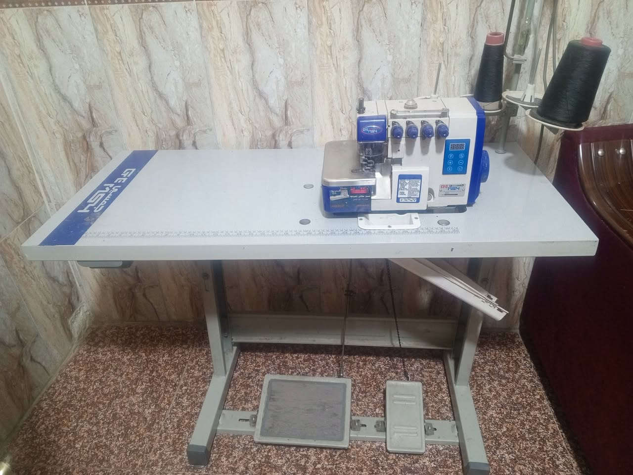 السلام عليكم مكينة خياطه اوفر صناعي صناعه جمسي مشتغله شي قليل بعدهة كولش جديده للاستفسار ***********
