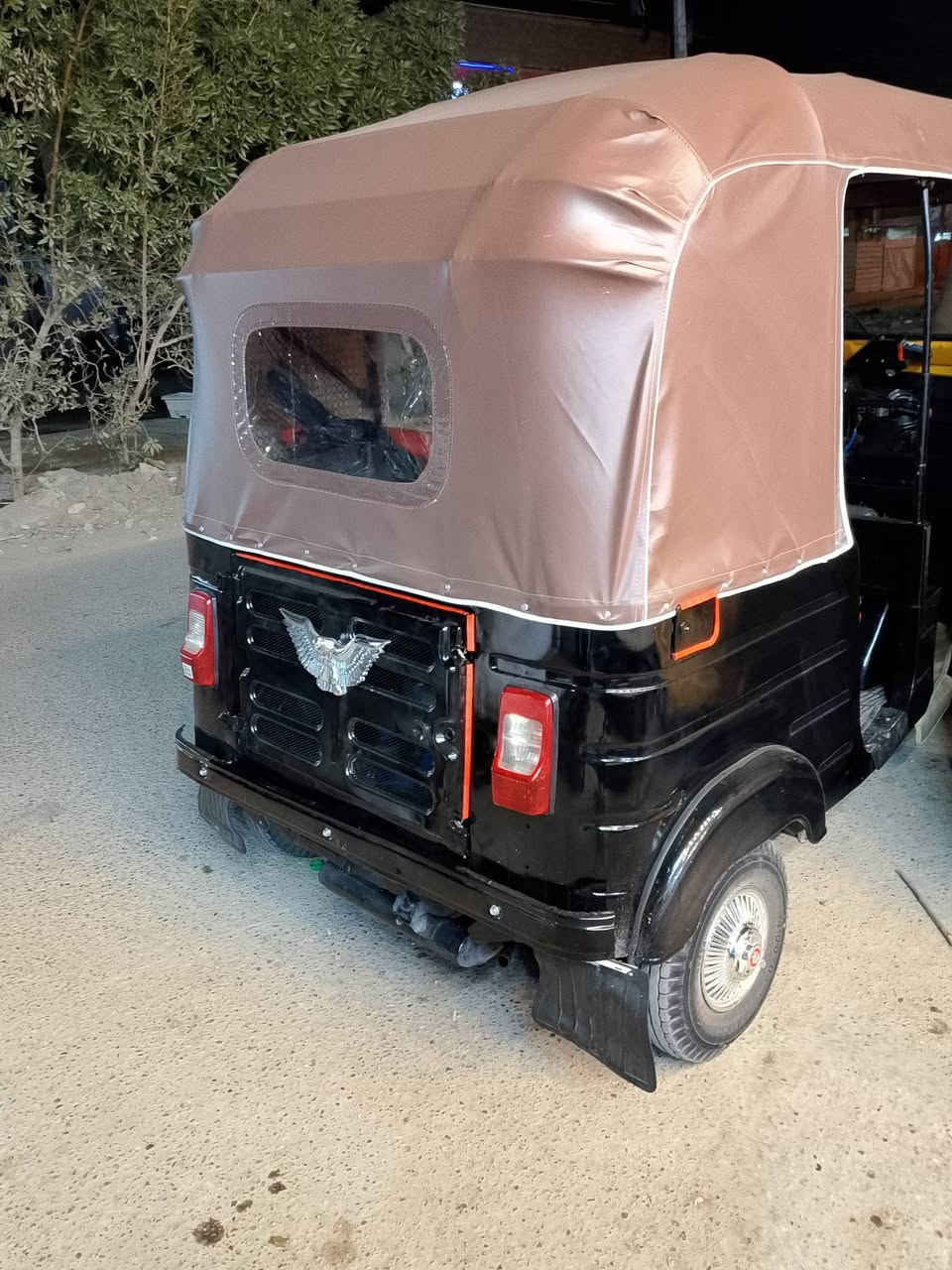 سلام عليكم تكتك 15 كامله مابيها اي نقص تعمير جديد مصبوغ عام جماليه مو ضرر تكتك خير من الله كهربيات كلها شغال باتري جديد ضفيره جديده دبلات لويات كله شركه وجديد سعر 5 وبيها مجال لطيبين مكاني حسينيه رقم ***********
