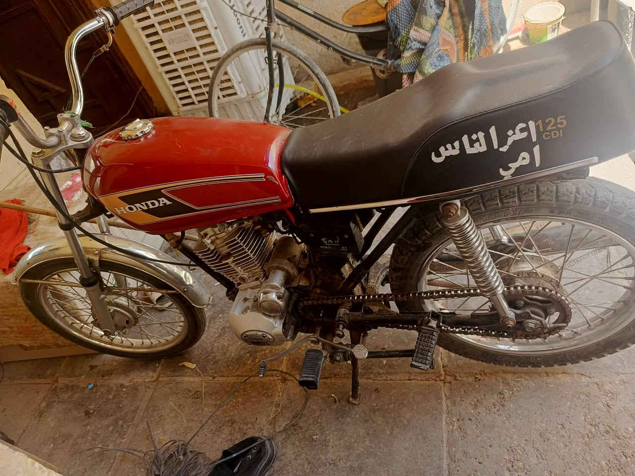 السلام عليكم نامه كلك لالبيع غراض كله جداد مكينه مال ستوته تعبانه شاصي نامه سعر 250وبيه مجال مكان سوك الشيوخ  التفاصيل عله الرقم ***********
